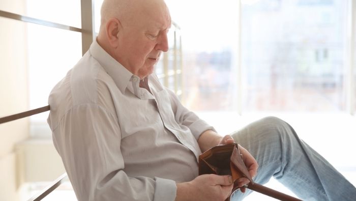 How To Ease Into Helping Elderly Parents With Their Finances