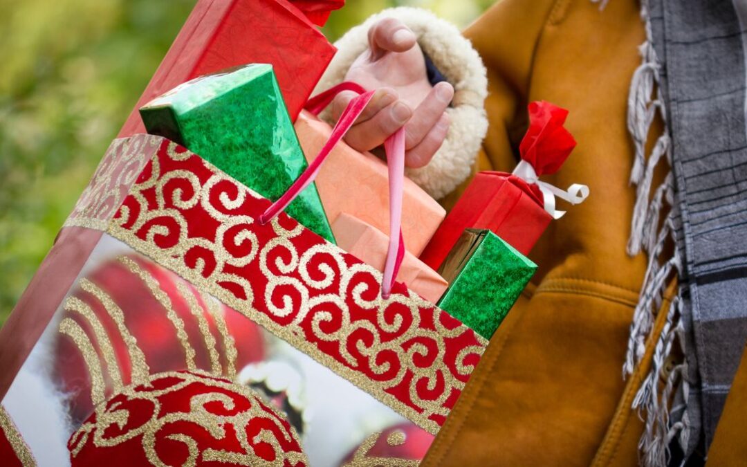 6 Common Money Traps To Avoid During the Holiday Sales Season